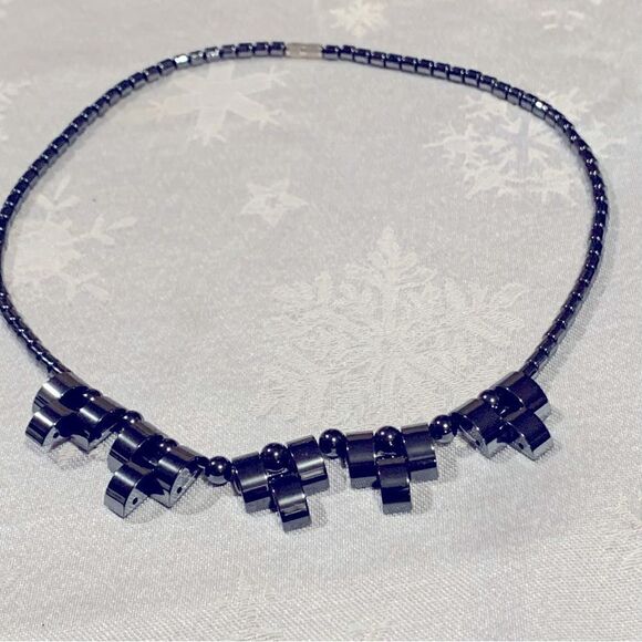 Hematite Crystal Necklace Modern Design Screw Closure 16” Gorgeous - Picture 1 of 3
